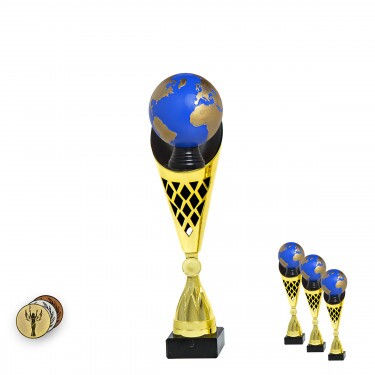 Zemeguľa na čierno-zlatej trofeji