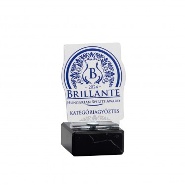 Štandardná akrylová trofej s čiernym mramorovým podstavcom, vertikálna (max. rozmer 14x25 cm)