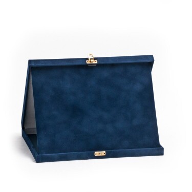 Plyšová krabička na plaketu v modrej farbe