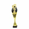 miesto na čierno-zlatej trofeji